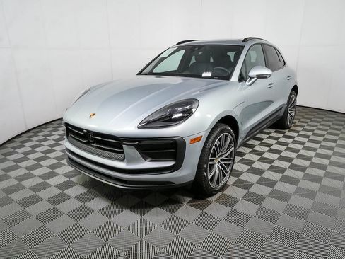 Certified 2026 Porsche Macan AWD/4WD image 1