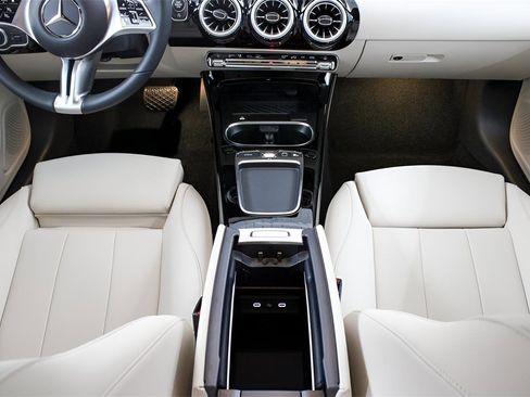 Used 2025 Mercedes-Benz CLA 250 image 24