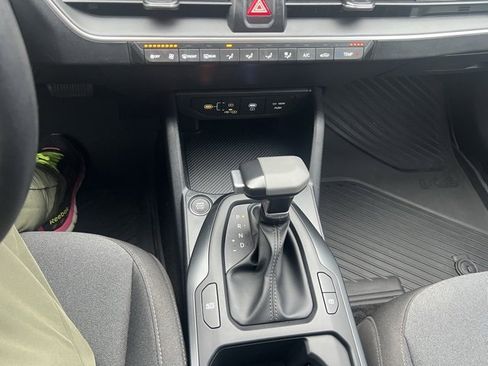 Used 2025 Kia K4 LXS image 12