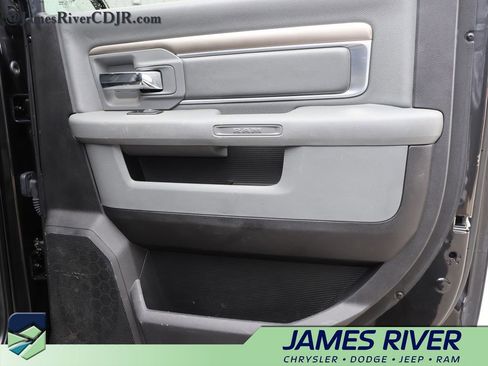 Used 2017 RAM 2500 Big Horn w/ Sport Appearance Group AWD/4WD image 11