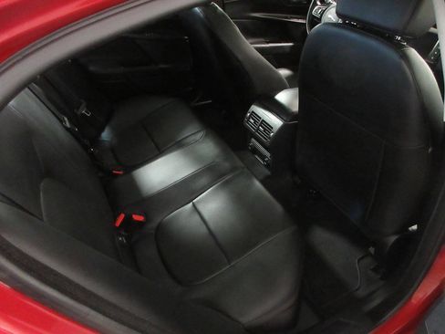 Used 2017 Jaguar XE Premium image 18