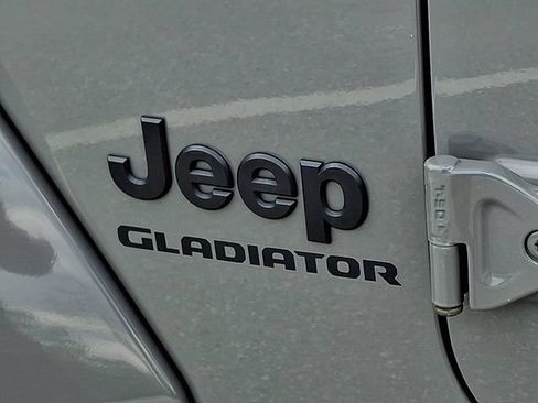 Used 2021 Jeep Gladiator Sport AWD/4WD image 39