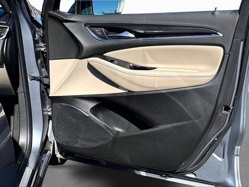 Used 2019 Buick Enclave Essence image 13