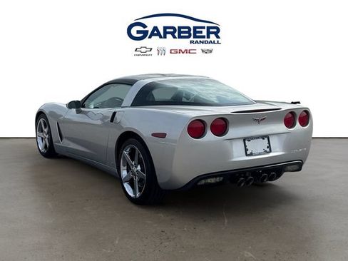 Used 2007 Chevrolet Corvette Coupe w/ Preferred Equipment Group RWD image 3