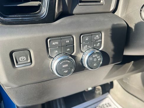 Used 2022 GMC Sierra 1500 AT4 w/ Sierra Safety Plus Package image 19