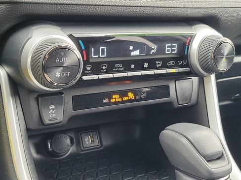 Used 2025 Toyota RAV4 LE AWD/4WD image 28