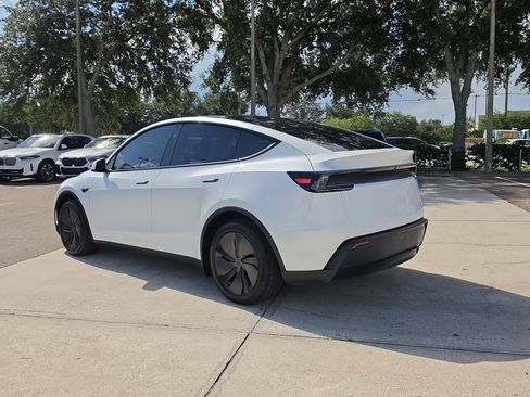 Used 2026 Tesla Model Y 2WD image 5
