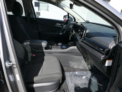 Used 2025 Kia Sportage LX image 32