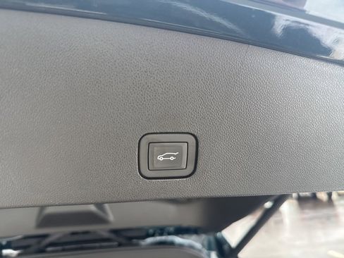 Certified 2025 Cadillac XT6 Premium Luxury image 13