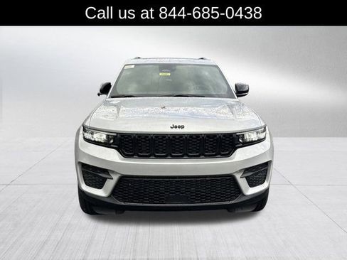 New 2025 Jeep Grand Cherokee Altitude image 2