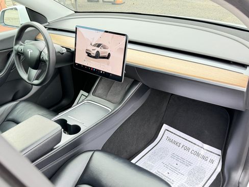 Used 2022 Tesla Model Y Long Range image 42