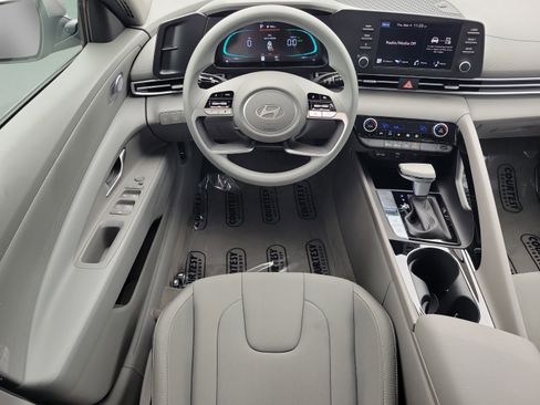 New 2025 Hyundai Elantra Hybrid FWD image 11