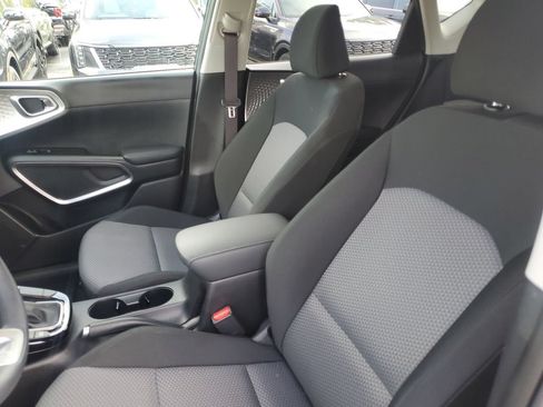 Used 2025 Kia Soul S FWD image 11