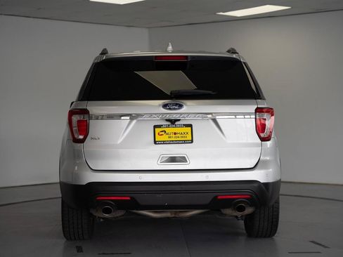 Used 2017 Ford Explorer XLT FWD image 6