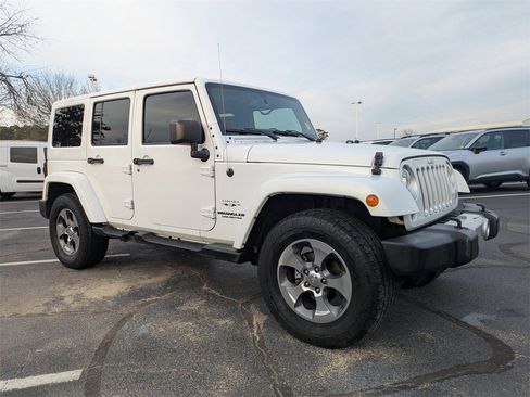 Used 2017 Jeep Wrangler Unlimited Sahara w/ Max Tow Package image 3