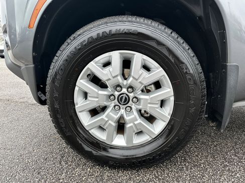 Certified 2022 Nissan Frontier SV image 11