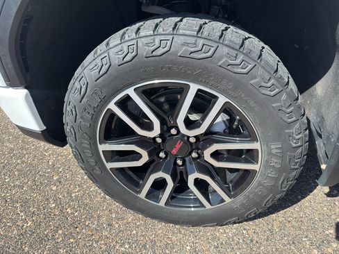 Used 2025 GMC Sierra 1500 AT4 w/ AT4 Premium Package AWD/4WD image 34