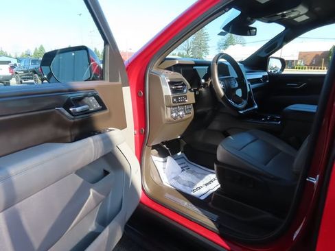 Used 2025 GMC Yukon Elevation AWD/4WD image 16