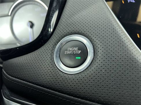 Certified 2022 Cadillac XT5 Premium Luxury image 17