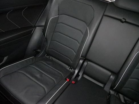 Certified 2022 Volkswagen Tiguan SEL R-Line image 12