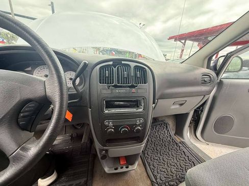 Used 2005 Dodge Caravan SE w/ Popular Equipment Group FWD image 15