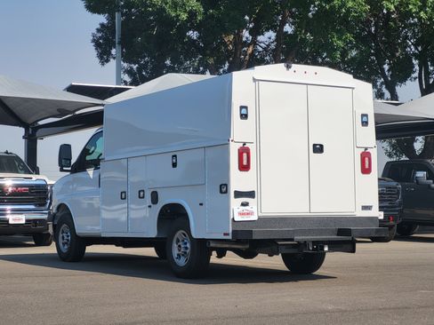 New 2026 GMC Savana 3500 w/ Power Convenience Package RWD image 5