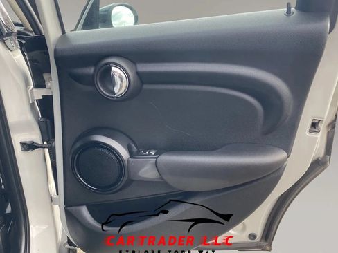 Used 2020 MINI Cooper 4-Door Hardtop w/ Storage Package FWD image 11