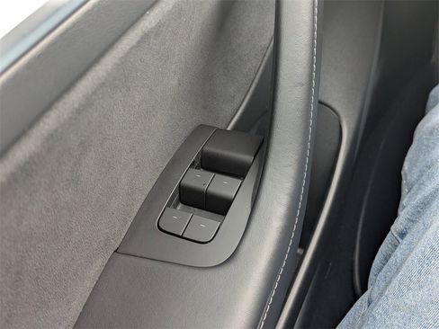 Used 2021 Tesla Model 3 Standard Range Plus image 23