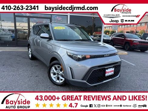 Used 2024 Kia Soul LX w/ Option Group 015 FWD image 1