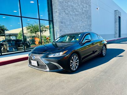 Used 2021 Lexus ES 300h w/ Premium Package