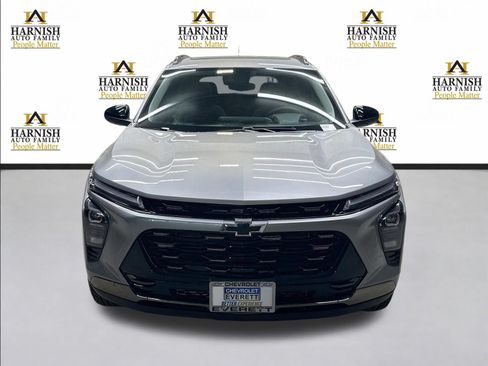 New 2026 Chevrolet Trax ACTIV w/ Sunroof Package FWD image 2