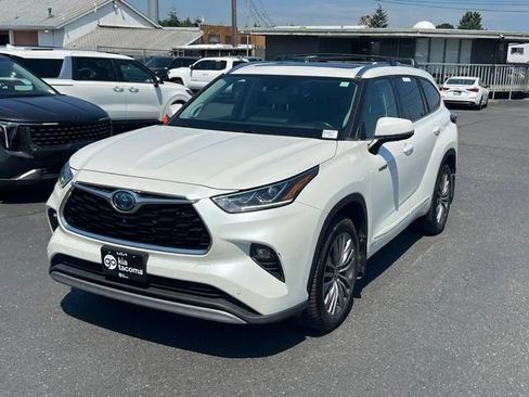 Used 2021 Toyota Highlander Platinum AWD/4WD image 3