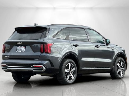 Used 2023 Kia Sorento EX w/ Panoramic Sunroof Package image 3