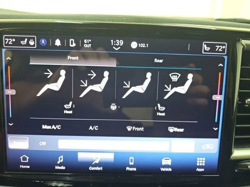 Used 2023 Chrysler Pacifica Touring-L image 11