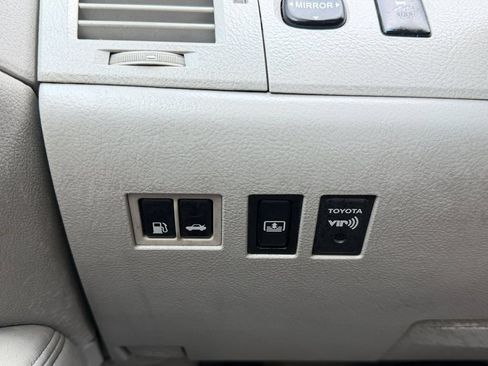Used 2011 Toyota Avalon Limited FWD image 22