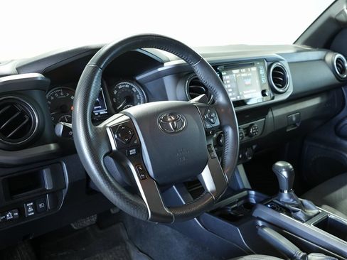 Used 2019 Toyota Tacoma TRD Off-Road w/ Technology Package image 20