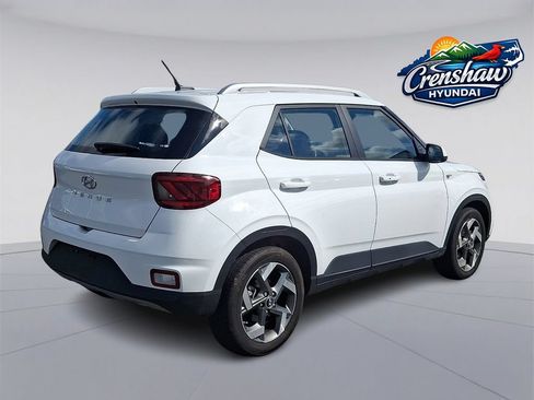 Used 2025 Hyundai Venue SEL FWD image 6