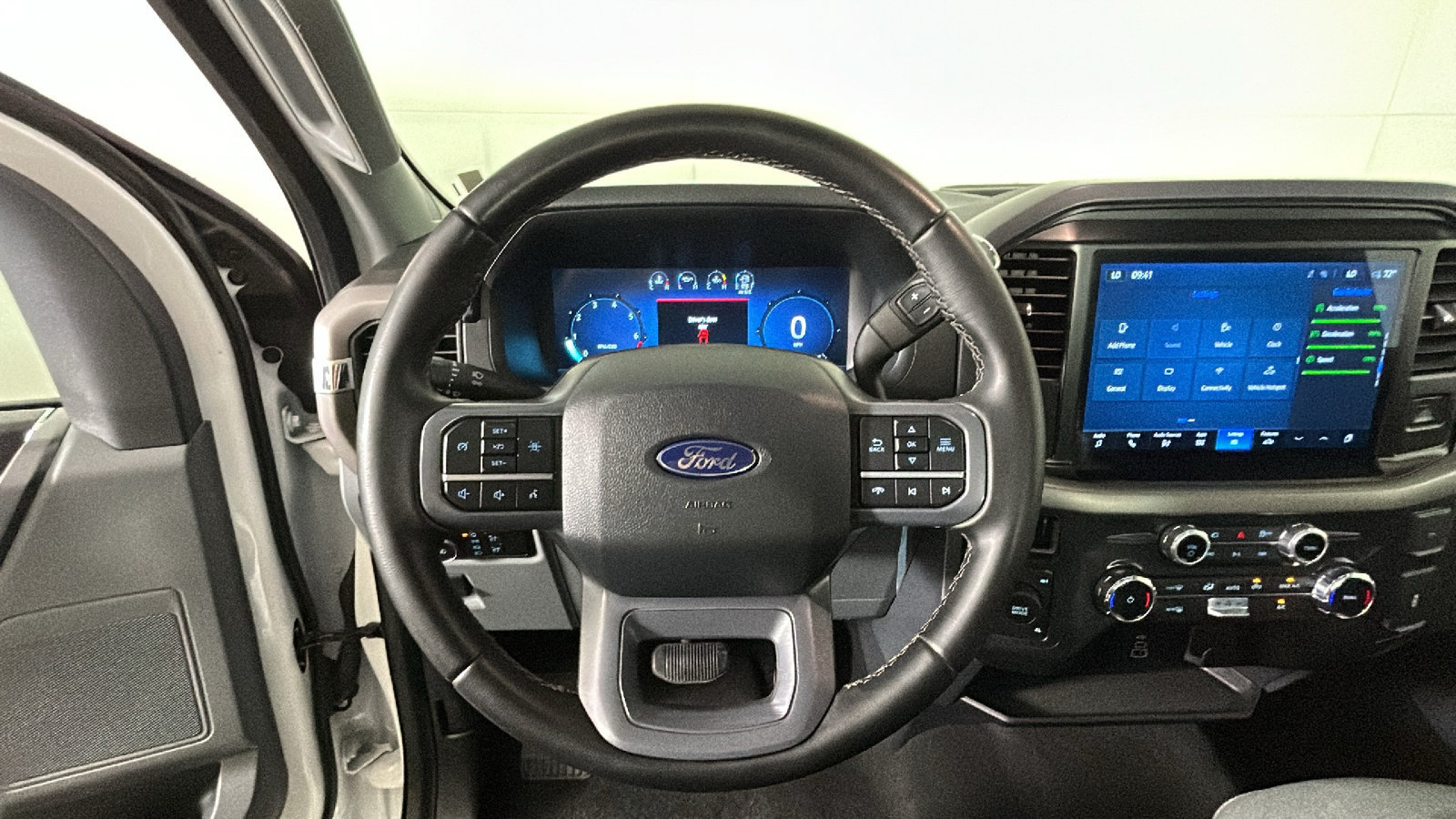 Used 2025 Ford F150 XLT w/ Equipment Group 301A Standard AWD/4WD image 17