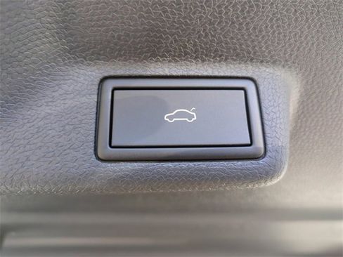 New 2025 Volkswagen ID. Buzz Pro S image 9