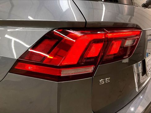 Used 2022 Volkswagen Tiguan SE R-Line image 32