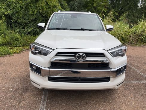 Used 2022 Toyota 4Runner Limited RWD image 2