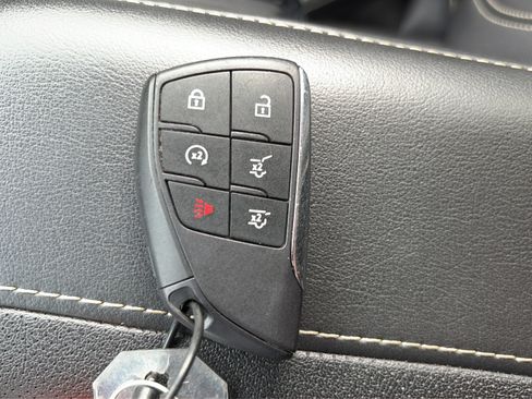Used 2024 Chevrolet Suburban Premier RWD image 28