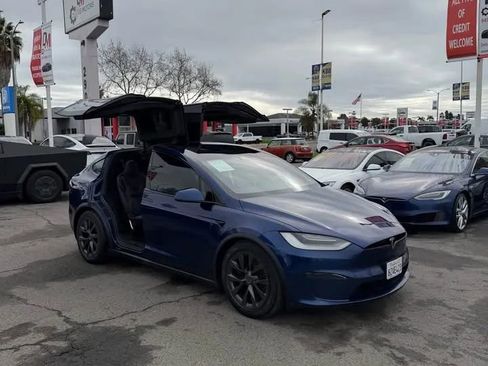 Used 2022 Tesla Model X image 3
