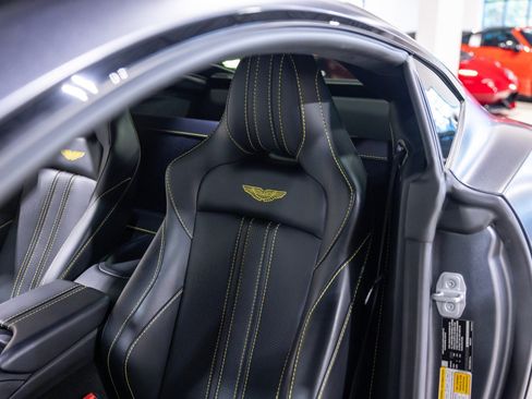 Used 2022 Aston Martin V8 Vantage Coupe RWD image 38
