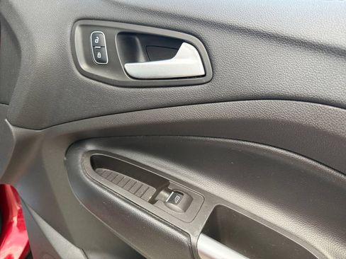 Used 2019 Ford Escape SE FWD image 40