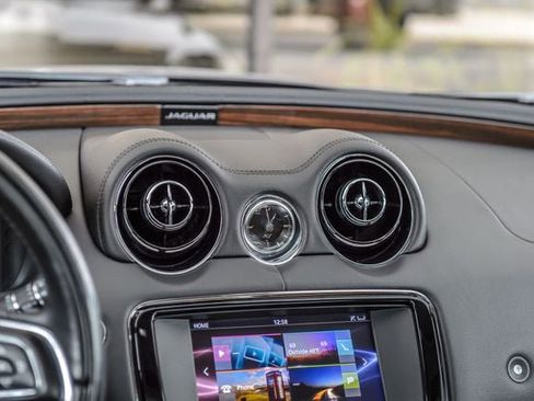 Used 2017 Jaguar XJ R-Sport image 30