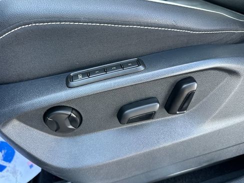 Used 2022 Volkswagen Tiguan SEL R-Line image 4