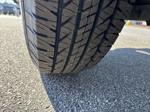 Used 2023 GMC Sierra 3500 Pro w/ Convenience Package image 12