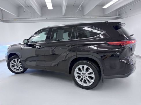 Used 2021 Toyota Highlander Limited AWD/4WD image 7