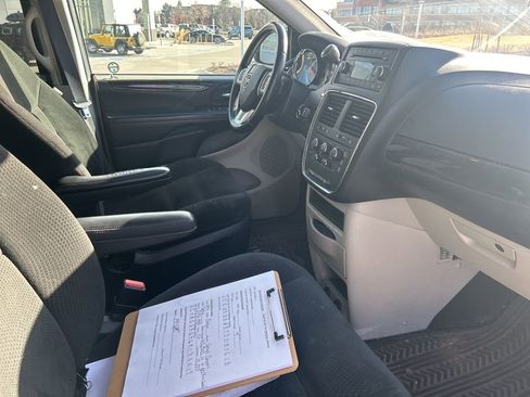 Used 2016 Dodge Grand Caravan SE w/ SE Plus Package image 9